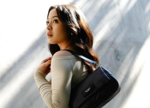 Bernadya Pukau Penggemar dengan OOTD Serba Putihnya yang Ikonis