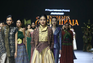 Intip Kain Songket Fusion Budaya Tradisional & Modern Karya UMKM Binaan Pupuk Indonesia
