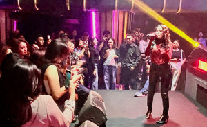 Malam "ZENTASTIC NIGHT", Nikita Mirzani Beri Kejutan di Zen Karaoke & Lounge Thamrin
