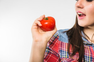 Perempuan Wajib Tahu, Ini Manfaat Tomat Untuk Redakan Nyeri Haid