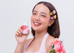 Amelinda Sanjaya Lawan Hujatan dengan Luncurkan NIU Z Deodorant Spray