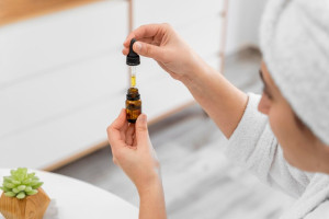Vitamin C Bisa Atasi Kerusakan Kulit Saat Musim Hujan, Cek Faktanya!