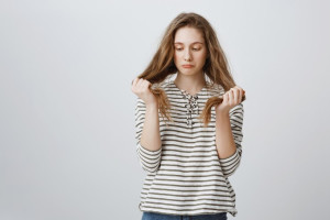 5 Tips Hidrasi Untuk Atasi Rambut Kering dan Kusut