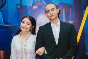 Prilly Latuconsina Akui Sudah Resmi Pacaran dengan Omara Esteghlal