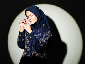 Terry Remake Single Populer Chrisye Berjudul “Ketika Tangan dan Kaki Berkata"