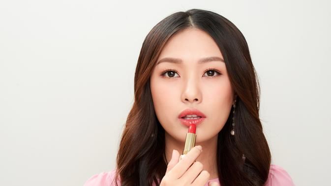 Tips Menggunakan Lipstik Warna Merah Agar Penampilanmu Makin Menawan Ladiestory Id Tips Menggunakan Lipstik Warna Merah Agar Penampilanmu Makin Menawan Ladiestory Id