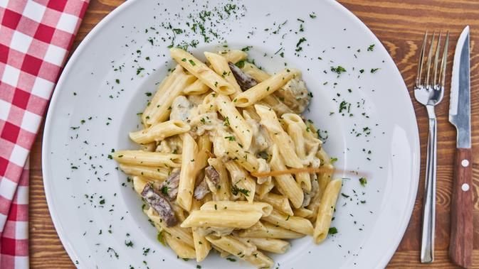  Resep Pasta Alfredo Creamy Lezat Praktis Ladiestory id