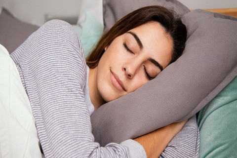 manfaat tidur tanpa bra