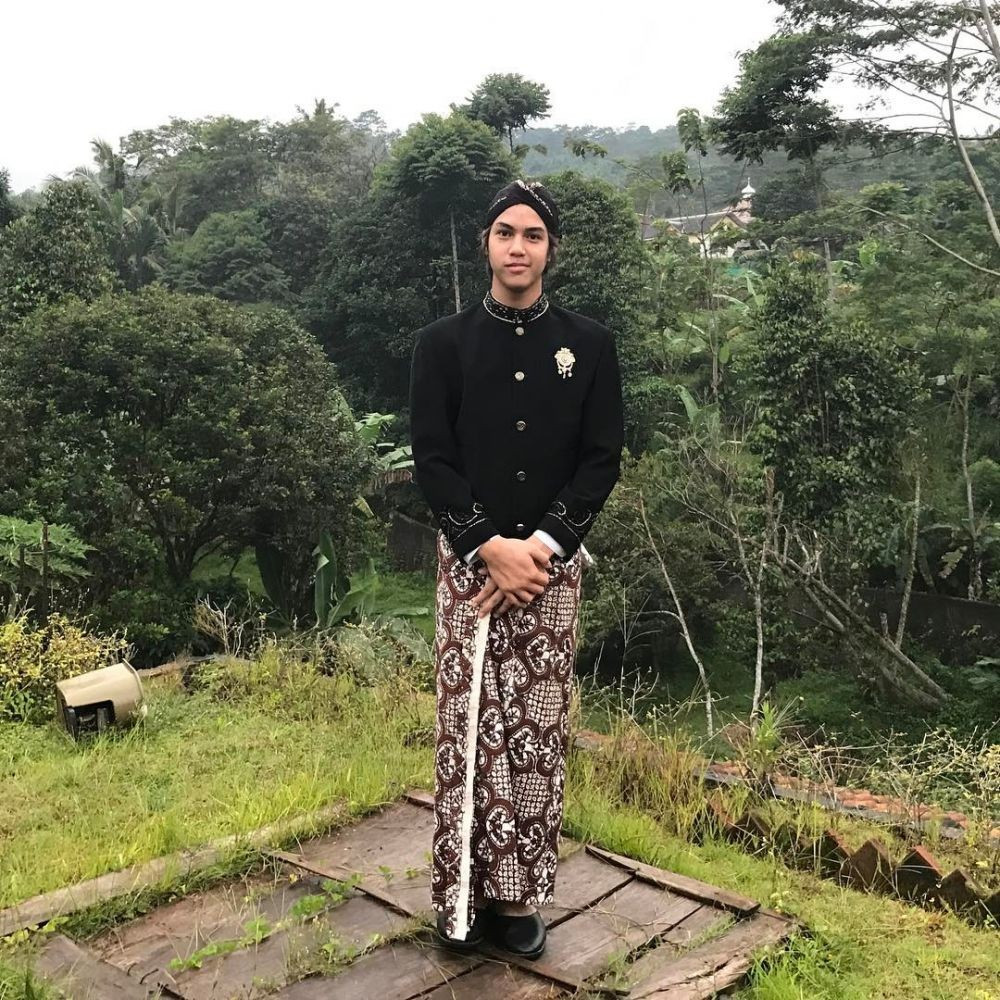 baju adat Jawa Tengah
