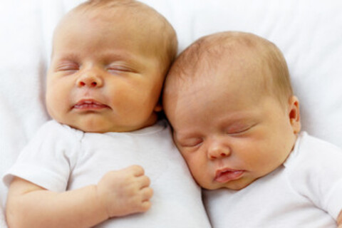 Mimpi Melihat Anak Kembar