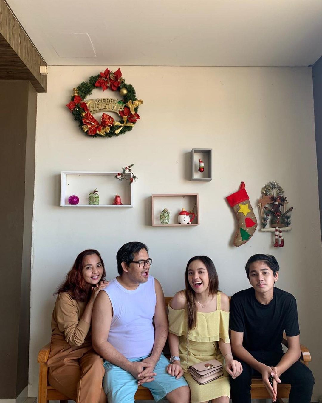 Kebersamaan Lyodra dan keluarga. (Instagram.com/bp.lyly)