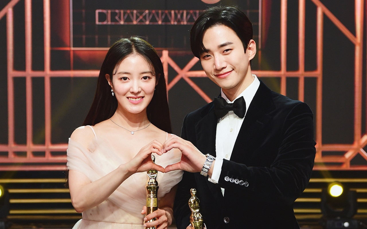 Lee Junho dan Le Se Young raih penghargaan untuk drama The Red Sleeve. (Special)