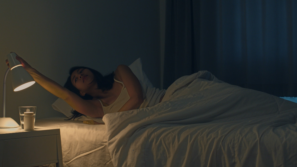 Ubah kebiasaan tidurmu untuk mengatasi gangguan kurang tidur kronis di tahap awal