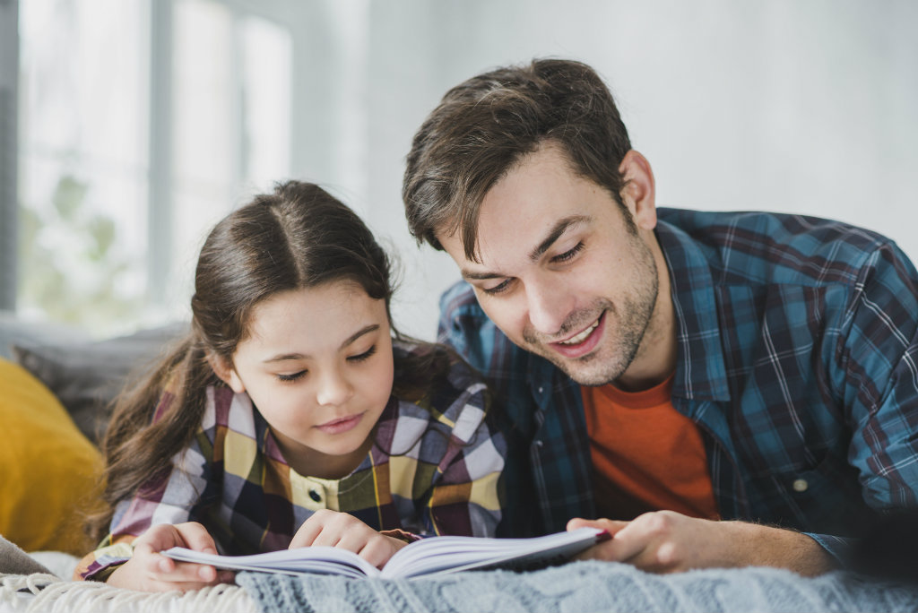 Manfaat membaca untuk anak: hiburan terbaik dan termurah