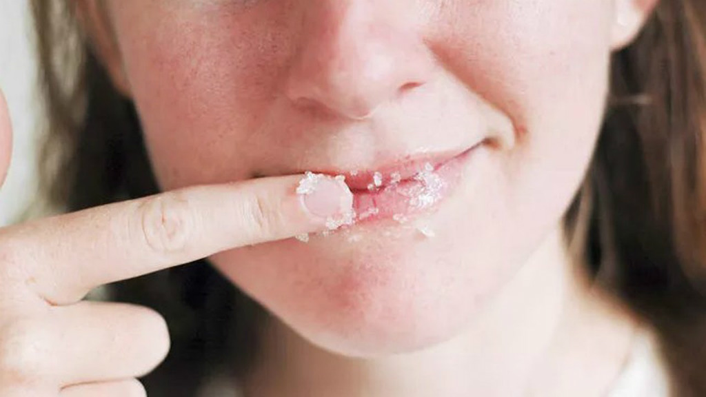 tips membuat bibir pink alami