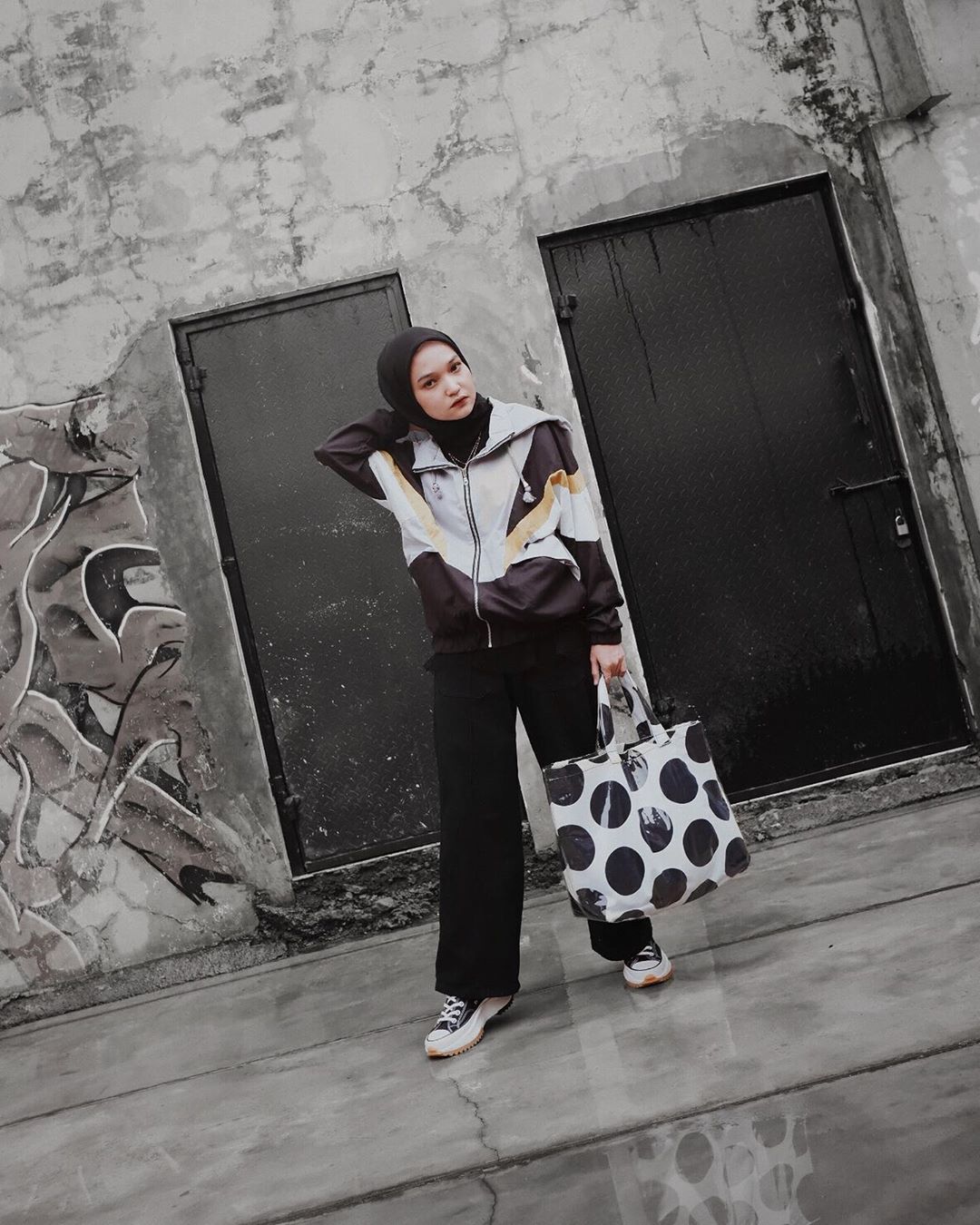 Sporty jacket dan denim hitam