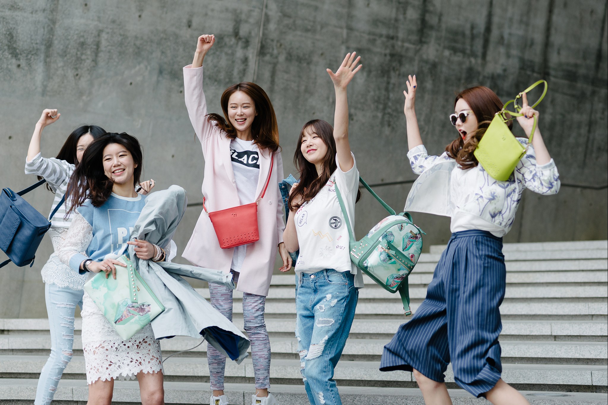 5 Fashion Wanita Korea Buat Kamu Yang Suka Tampil Modis. Yuk, Contek Gayanya