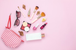 7 Trik MakeUp Tahan Lama Biar Liburan Tetap Cantik