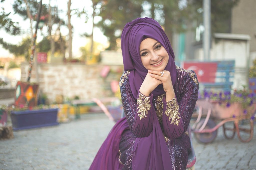 4 Gaya Hijab Buat Kamu Yang Punya Pipi Chubby. Jadi Makin Menarik Dan Percaya Diri