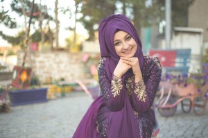 4 Gaya Hijab Buat Kamu yang Punya Pipi Chubby. Jadi Makin Menarik dan Percaya Diri