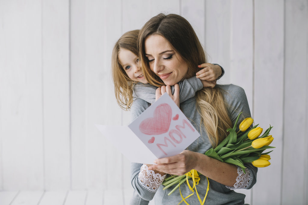 Kamu Bekerja Sambil Menjadi Fulltime Mom? Ini 6 Tips Redakan Rasa Lelah Ibu!