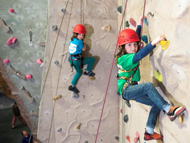 Tak Cuma Keren, Ini 5 Manfaat Olahraga Rock Climbing Untuk Anak
