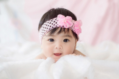 5 Cara Alami dan Aman Melentikan Bulu Mata Si Kecil 