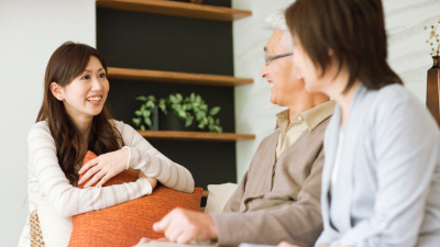 Tetap Jadi Anak yang Berbakti, Ini 4 Cara untuk Merawat Orang Tuamu yang Sudah Lanjut Usia