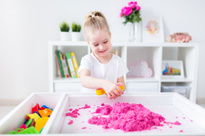 Simpel dan Kreatif! 5 Ide Sensory Play Menggunakan Bak Pasir