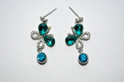 Model Anting Emas Untukmu Yang Suka Gaya Rambut Pendek