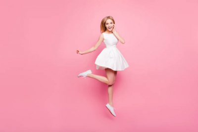 Fashion White Shoes Yang Tetap Menjadi Terfavorit Setiap Tahun