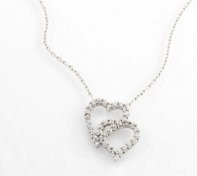 Mengapa Wanita Asia Lebih Suka Memakai Kalung Emas Putih?