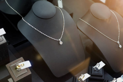 Model Kalung Emas Ini Cocok Banget Buat Kamu Yang Suka Pakai Dress