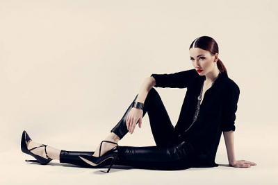 Celana Hitam Ini Bisa Membuat Penampilan Kamu Lebih Jenjang