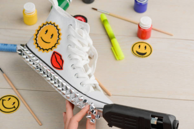 DIY, Menyulap Sepatu Lama Kamu Menjadi Keren Lagi