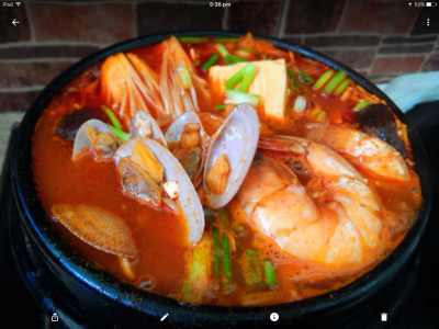 Ingin Menyantap Hidangan Berkuah Segar dan Pedas? Ini Resep Sundubu-Jjigae Untukmu!
