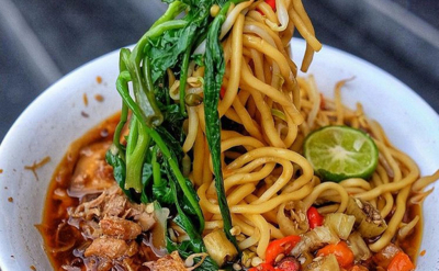 Resep Mie Kangkung Ayam, Hasil Perpaduan Budaya Tionghoa dan Melayu Ini Tidak Boleh Dilewatkan