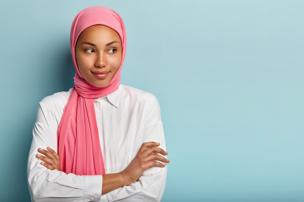 Ditemukan: Warna - Warna Hijab Terbaik Untuk Pemilik Kulit Gelap