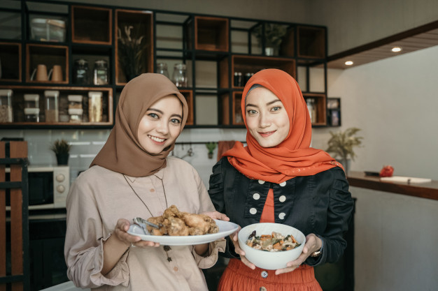 Menjaga Rambut Agar Tidak Bau Apek Saat Berhijab