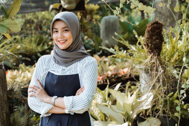 5 Jenis Bahan Hijab Yang Mudah Dibentuk Sesuai Bentuk Wajah