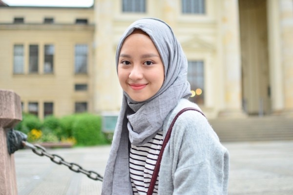 7 Pilihan Warna Hijab Yang Bikin Wajah Cerah Dan Glowing 
