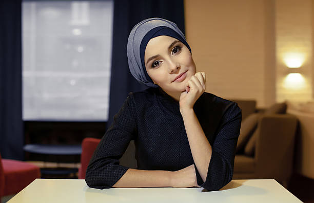 Cara Memilih Warna Lipstik Sesusai Dengan Warna Hijab