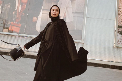 5 Ide Padu Padan Dark Tone Outerwear ala Penggemar Fashion Soraya Ulfa