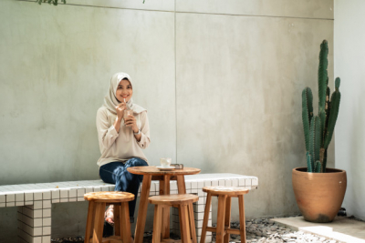 Tips Memilih Jilbab Motif Segi Empat Agar Tetap Terlihat Modis