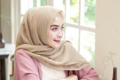 Cara Mudah dan Aman Pakai Jarum Pentul untuk Hijabers