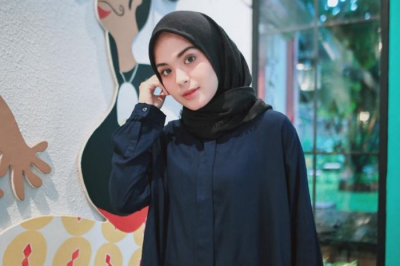 5 Mix and Match Hijab Warna Hitam dengan Warna Outfit yang Cocok 