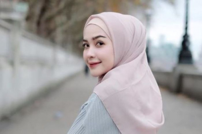 6 Tips Pakai Hijab agar Wajah dan Pipi Tirus untuk Hijabers 