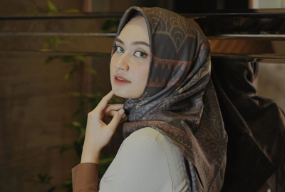 Agar Tampak Anggun, Ini 5 Bahan Kain Hijab untuk Ke Pesta Pernikahan!