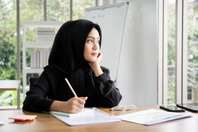 Dibalik Tetap Setia dengan Hijab Segiempat