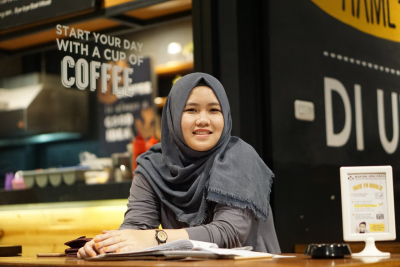 Ingin Terlihat Lebih Langsing Saat Memakai Hijab? Coba Trik Ini